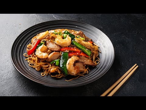 Chef Reveals the BEST Cantonese Chow Mein Techniques for HOME Cooking