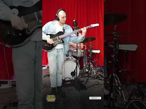 Fenne Lily live on The Best Show