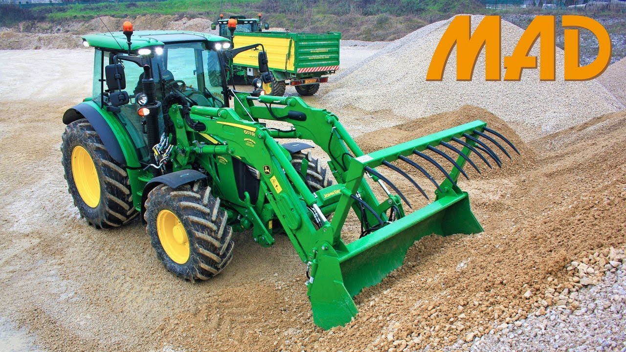 Watch Now John Deere 5125 R: caricatore frontale John Deere 603 R e trasporto John Deere 5125 R: caricatore frontale John Deere 603 R e trasporto