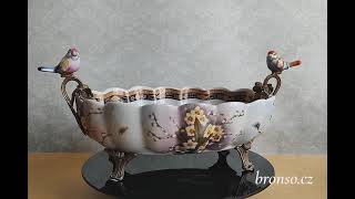 Porcelánová mísa s bronzovými ptáčky – dekorativní květinový středový prvek