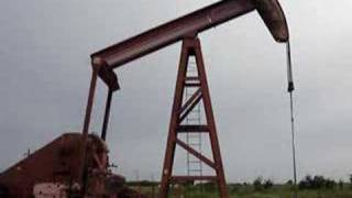 preview picture of video 'Stopping Pumpjack With Parted Rods Bryan Texas 2007'