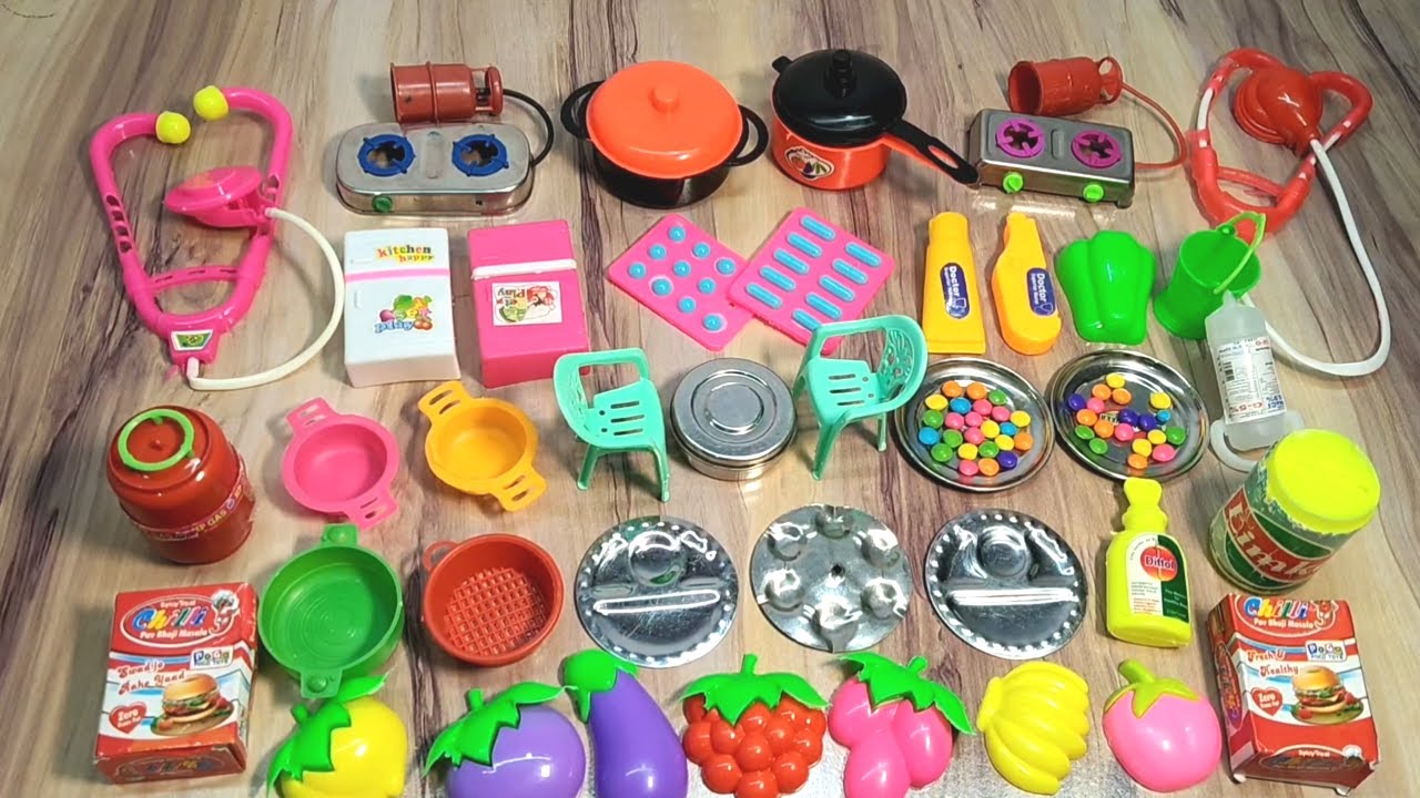 Persusulan Kereta Cepat Melintasi Persilangan Kereta Api Putus #railroad #railway #train #automobile