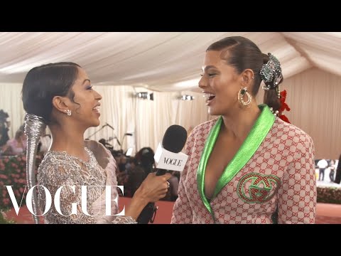 阿什利-格拉漢姆（Ashley Graham）在Met Gala上意外提前到達｜Met Gala 2019與莉莎-科西（Liza Koshy）合影｜VOGUE (Ashley Graham on Accidentally Arriving Early to the Met Gala | Met Gala 2019 With Liza Koshy | Vogue)