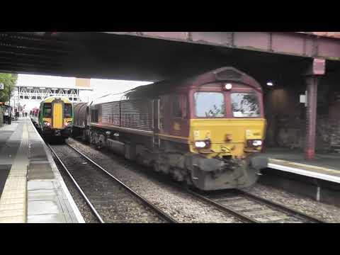 (HD). DB Schenker 66161 THRASHES through Kidderminster with a steel train - 13/10/12