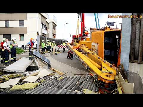 Unimog umgestürzt – Aufwendige Bergung durch die Kremser Feuerwehr
