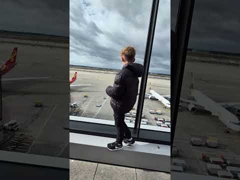 Aussichtsplattform am Flughafen  BER Berlin-Brandenburg#berlin #berlintravelguide #germanytourism