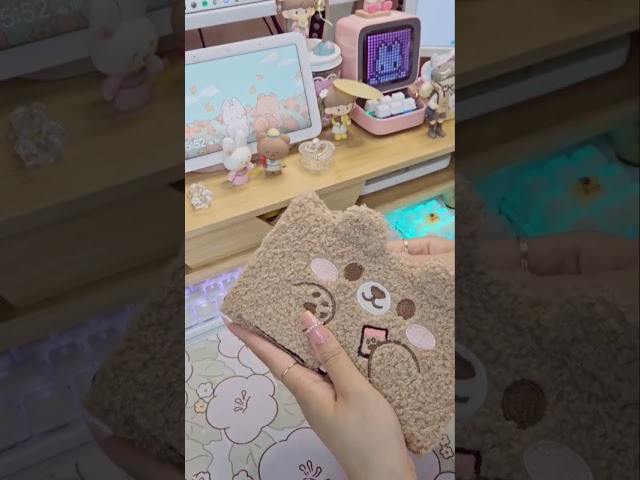 Vídeo relacionado con GeekShare Linda Funda Protectora de Felpa Compatible con Consola Switch OLED y Joy con - Absorción de Golpes y antiarañazos - Oso de Peluche