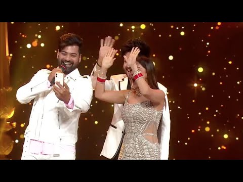 Shabir Ahluwalia video calls Sriti Jha, as he attends the award function without her for first time