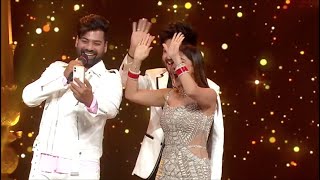 Download lagu Shabir Ahluwalia video calls Sriti Jha, as he attends the award function without her for first time mp3 Download lagu Shabir Ahluwalia video calls Sriti Jha, as he attends the award function without her for first time mp3