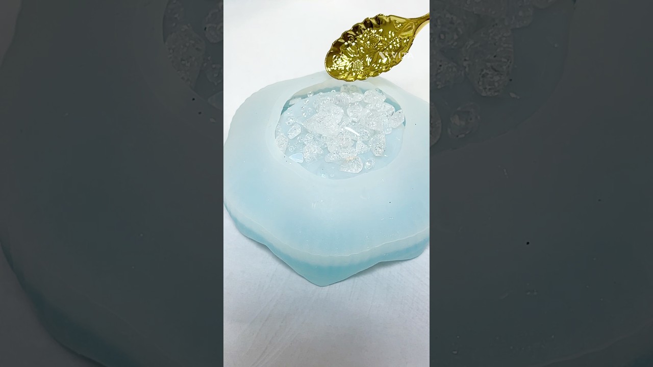 天然石入りロータスフラワー制作 #resinart #resin #resinartist #handmade #epoxyresin #epoxy #レジン #天然石