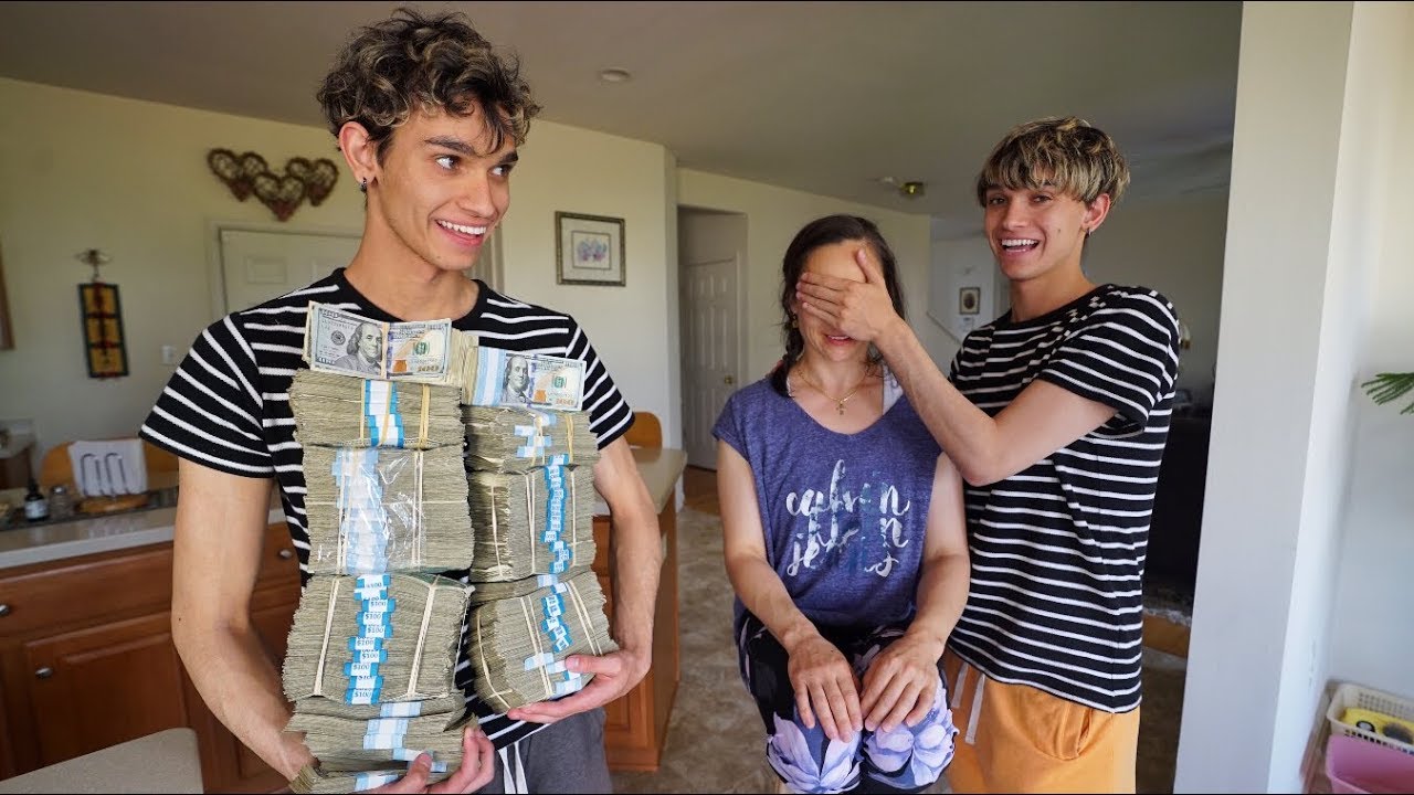 WE MADE OUR MOM CRY...HER DREAM CAME TRUE!