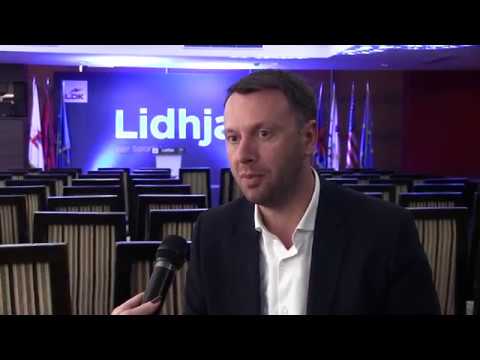 Arban Abrashi siç nuk e keni parë asnjëherë: Luan bowling, këndon karaoke, flet për rivalët e tij