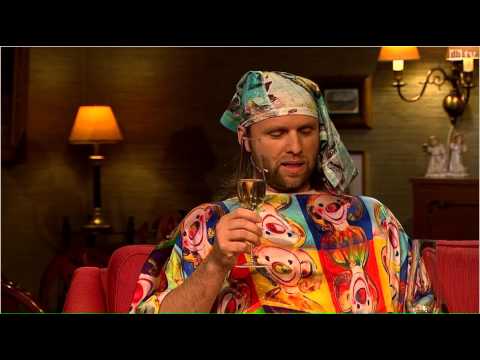 Aune Sand drinks champagne on Asbjørn Brekke-show