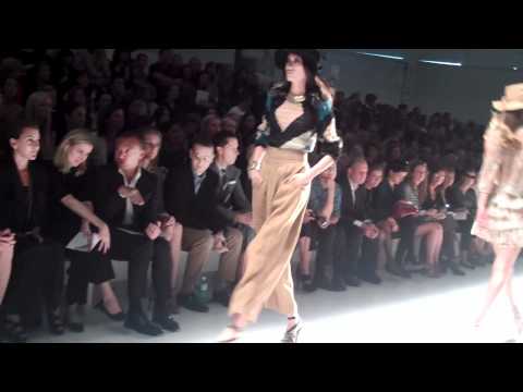 Fashion Broadcasting Corporation @ Etro Spring Summer 2010 / 2011 Milan Part 3.