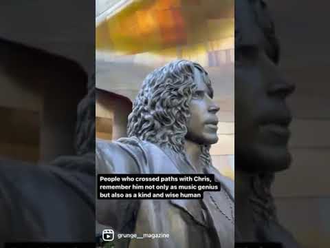 Amazing Chris Cornell statue recording