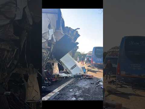 Colisão entre ônibus e caminhão mobiliza equipes na BR-386 em São José do Herval