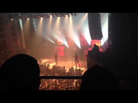 Asking Alexandria with FRONZ not the American average live