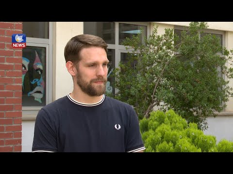 بەڤیدیۆ.. ئەڵمانیاییەک لە زانکۆی سلێمانی خۆی فێری زمانی کوردی دەکات