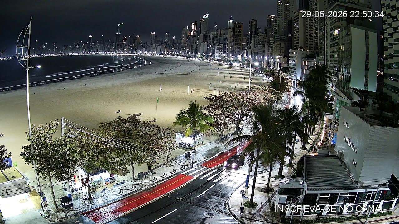 Live webcam view of Praia Central Beach & Skyline