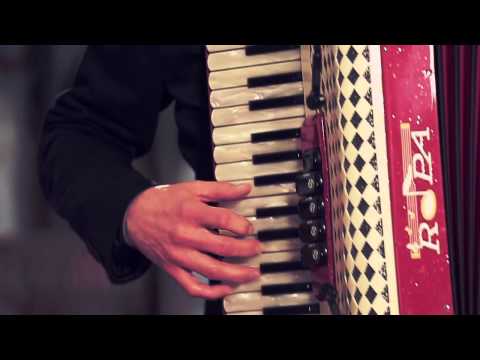 Edmondo Comandini e Roberto Scaglioni - Fuego (1954, Celebre tango per fisarmonica) Video ufficiale