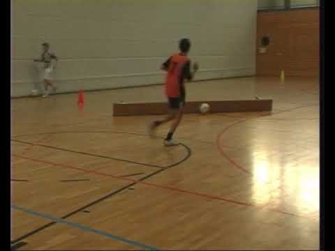 DS Fußball 23 Übung Doppelpass mit der Bank und Torschuss