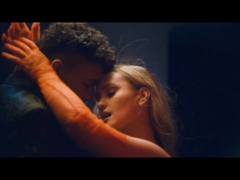 ANI - Vegasissa naimisiin (feat. Nelli Matula) (Virallinen musiikkivideo)