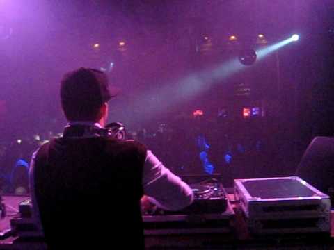 Santos Suarez plays Alvaro - Quma