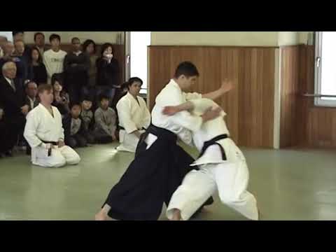 Ito Sensei performs at the Kagami Biraki Enbu at the Yoshinkan Aikido honbu dojo in Ochiai, Tokyo.