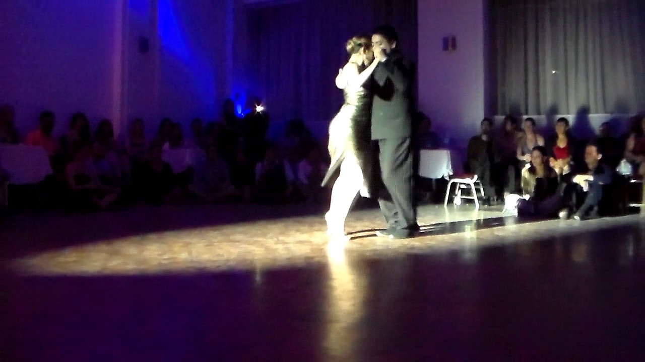 Noelia Hurtado y Carlitos Espinoza - Qué importa