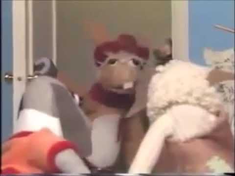 Lamb Chop in the Land of No Manners - Lamb Chop and Hush Puppy Return clip