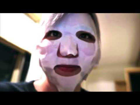 Yvonne cosplays Jhin from League of Legends