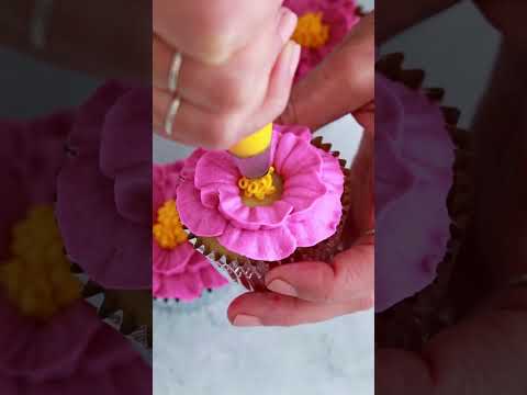 Easy flower cupcakes with Wilton Tip 104 + 233 #cakedecorating #cupcakes #flowers #shorts