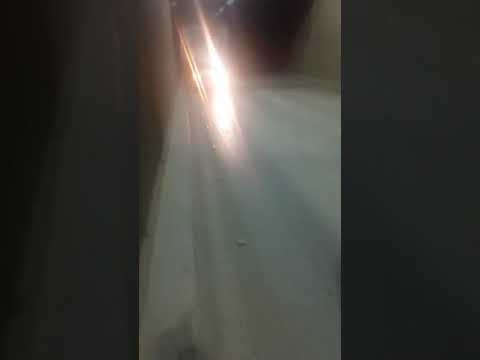 حافلة لنقل المسافرين خط عين طاية الجزائر معلقة فوق جسر