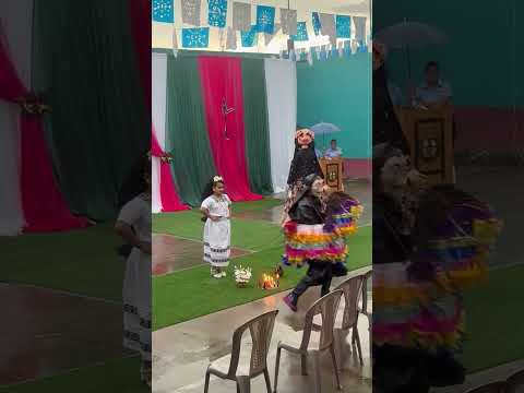 Después de la Alborada presentación en traje regional Maya Mopan del municipio de Dolores, Petén