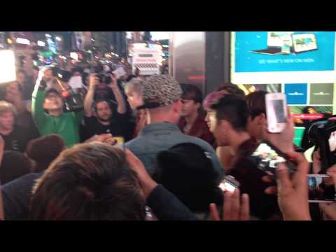 130516 [Fancam] B.A.P MTV-K Recording @ Times Square