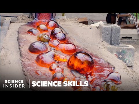 火山學家為測試熔岩走多遠|科學技能 (How Far Volcanologists Go To Test Lava | Science Skills)