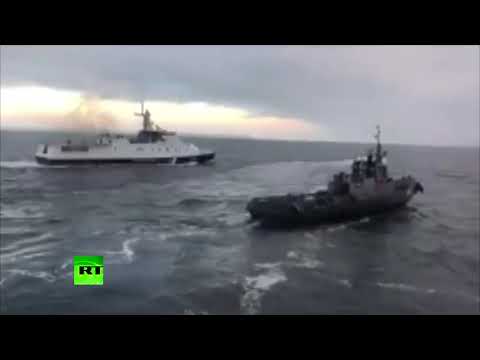 Моменат удара руског у украјински војни брод у Керчском мореузу