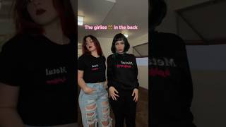 The guys in the mosh pit 👹 vs the girls 💓👯 #moshpit #slipknot #numetal