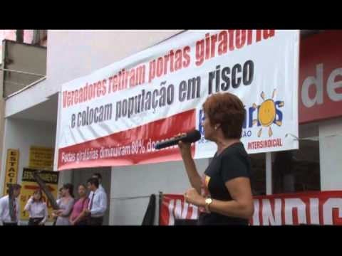 Bancários realizaram ato contra a retirada das portas giratorias