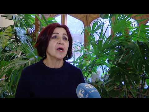 В крымскотатарском академическом театре женщин поздравили с праздником