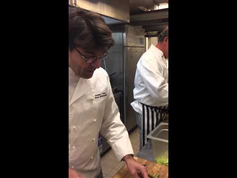 Niklas Strömstedt och Steffo Törnquist lagar Anka på Bomans Hotell