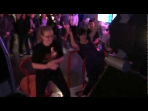 Gangnam Style (ft. HYUNA) on Machine Dance - Planet Bowling Lomme