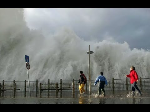 Top 10 Biggest Rogue Waves In Huge Storm and Tsunami