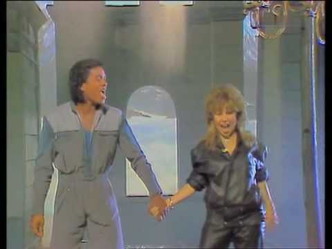 Jermaine Jackson & Pia Zadora - When the Rain begins to fall 1984