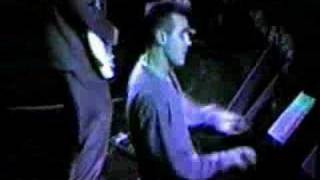 The Smiths - 04 Vicar In A Tutu (Nottingham 86)