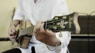 Video thumbnail for Hofner 5000/1 Deluxe Bass - Mellotronik- Toucher la lumière by Studio Chamberlin