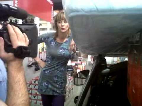 Roxana Ciuhulescu la cumparaturi cu masina in Ambient