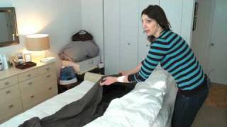 How to Quickly Put on a Duvet Cover - Woman