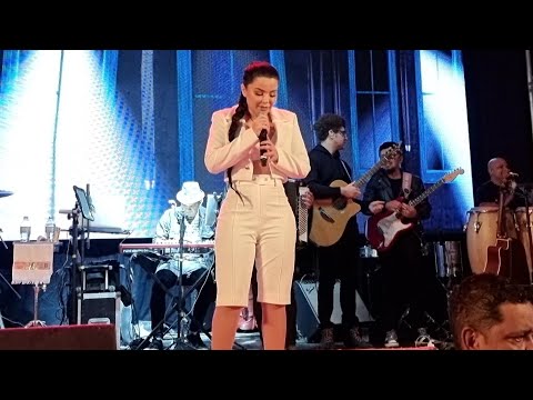 Maraisa Se Emociona Ao Cantar "Medo Bobo" Em Tributo A Marília Mendonça (Ao Vivo Em Lorena / 2021)