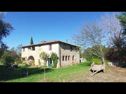Antico casale in pietra nel Chianti con 2 annessi e 4 Ha di terreno - RIF. 2239